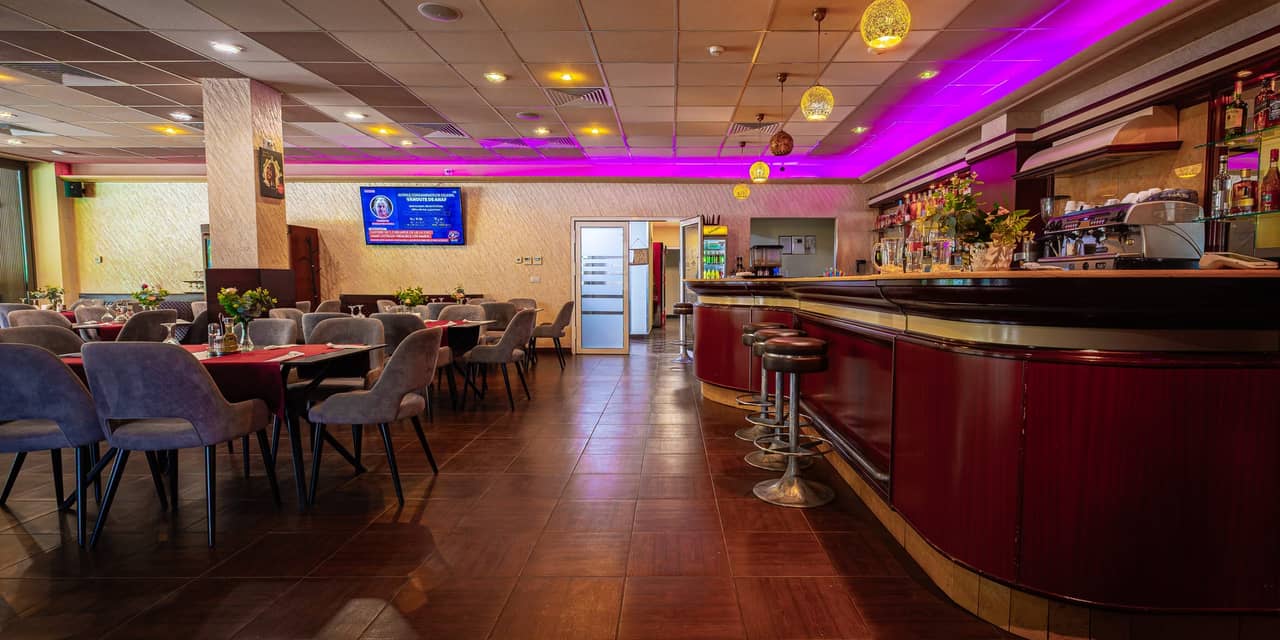 Salonul restaurantului și barul MGM